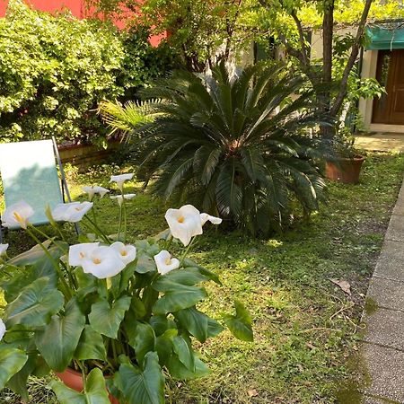 Appartamento Rose House With Private Garden Venezia Lido Esterno foto